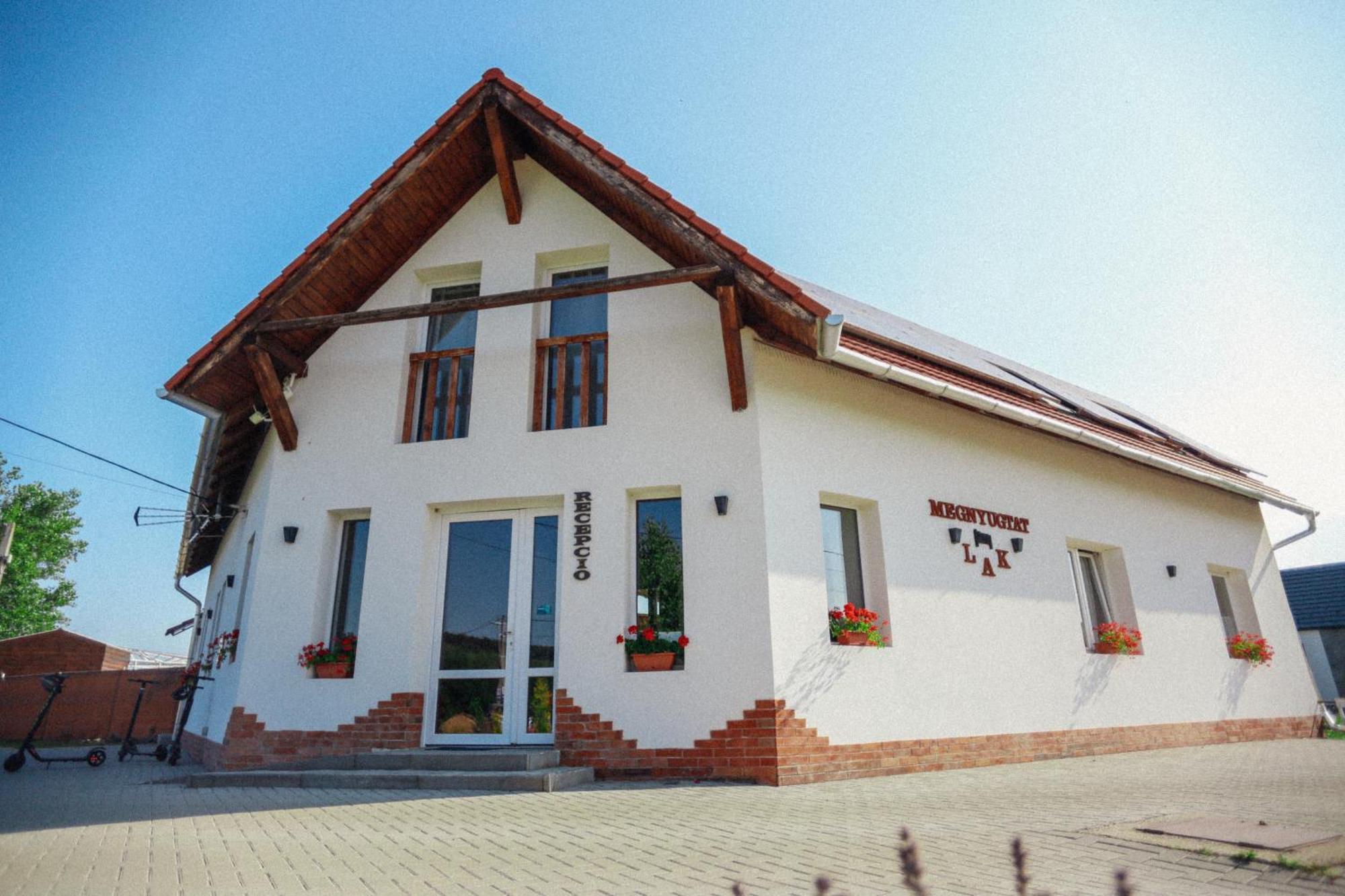 Megnyugtat-Lak Apartmanhaz Demjén Extérieur photo
