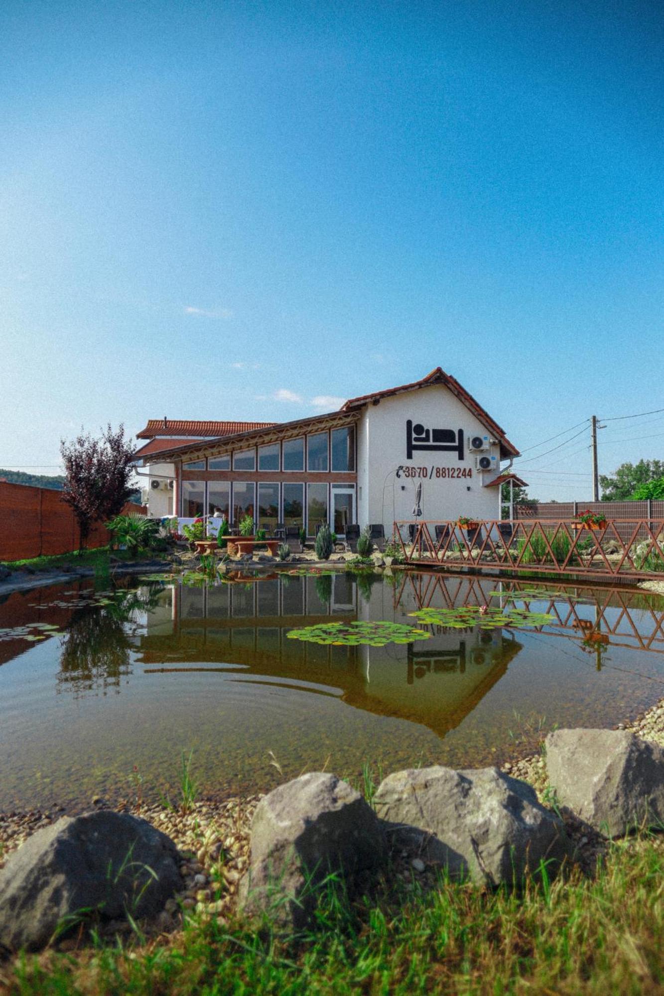 Megnyugtat-Lak Apartmanhaz Demjén Extérieur photo